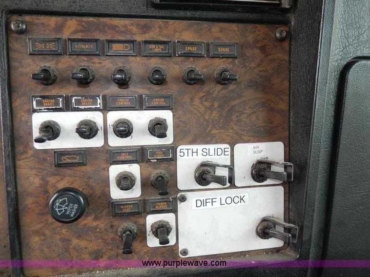 image for item D8115 1996 Kenworth T823 semi truck