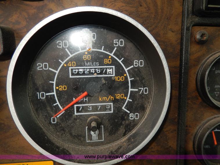 image for item D8115 1996 Kenworth T823 semi truck