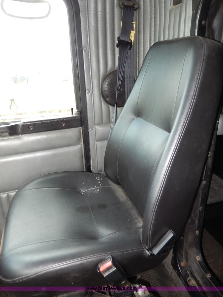 image for item D8115 1996 Kenworth T823 semi truck