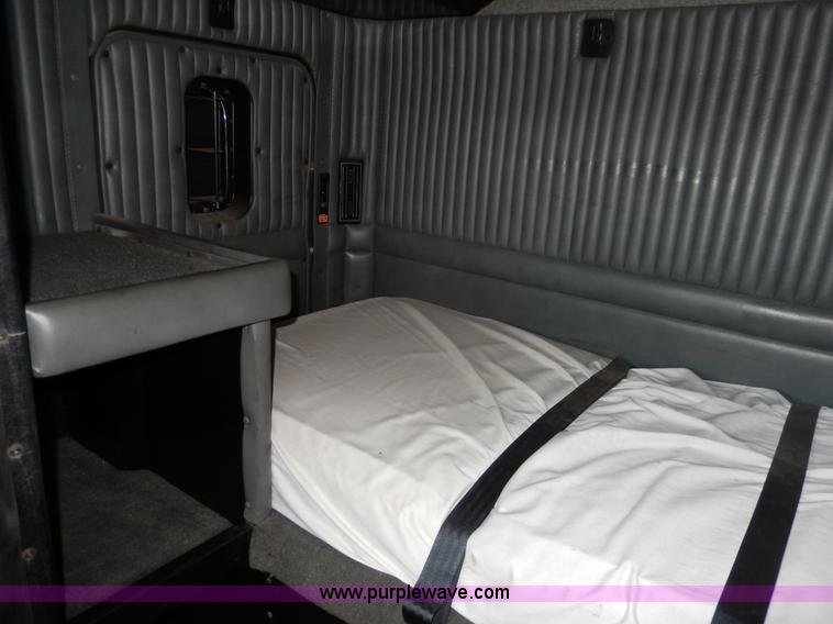 image for item D8115 1996 Kenworth T823 semi truck