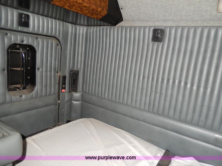 image for item D8115 1996 Kenworth T823 semi truck