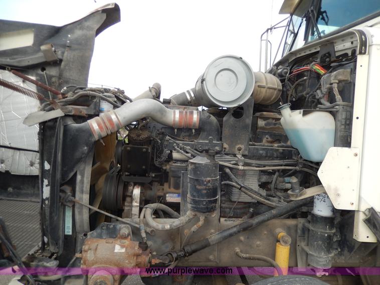 image for item D8115 1996 Kenworth T823 semi truck