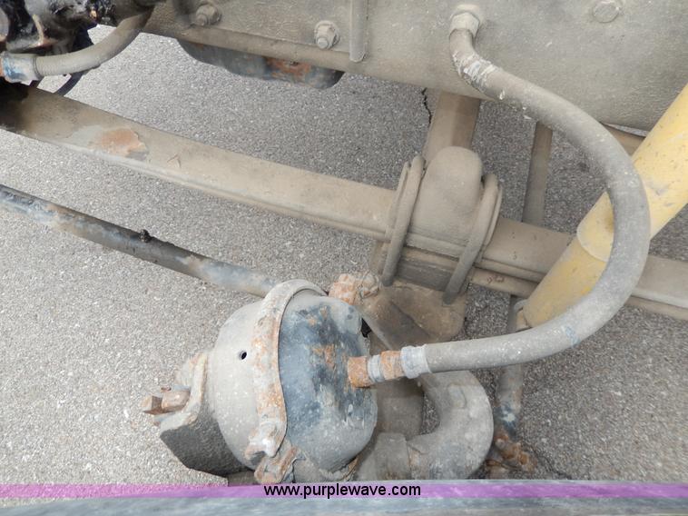 image for item D8115 1996 Kenworth T823 semi truck