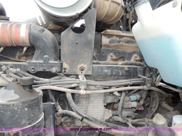 image for item D8115 1996 Kenworth T823 semi truck