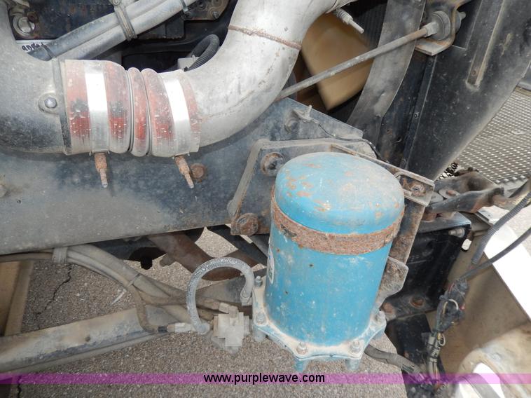 image for item D8115 1996 Kenworth T823 semi truck