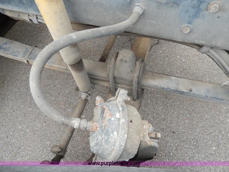 image for item D8115 1996 Kenworth T823 semi truck