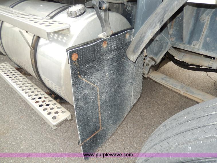 image for item D8115 1996 Kenworth T823 semi truck