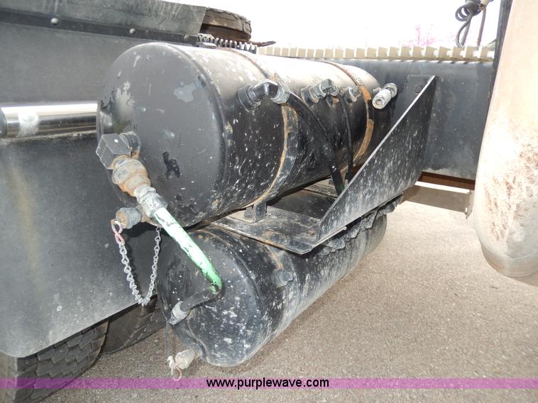 image for item D8115 1996 Kenworth T823 semi truck