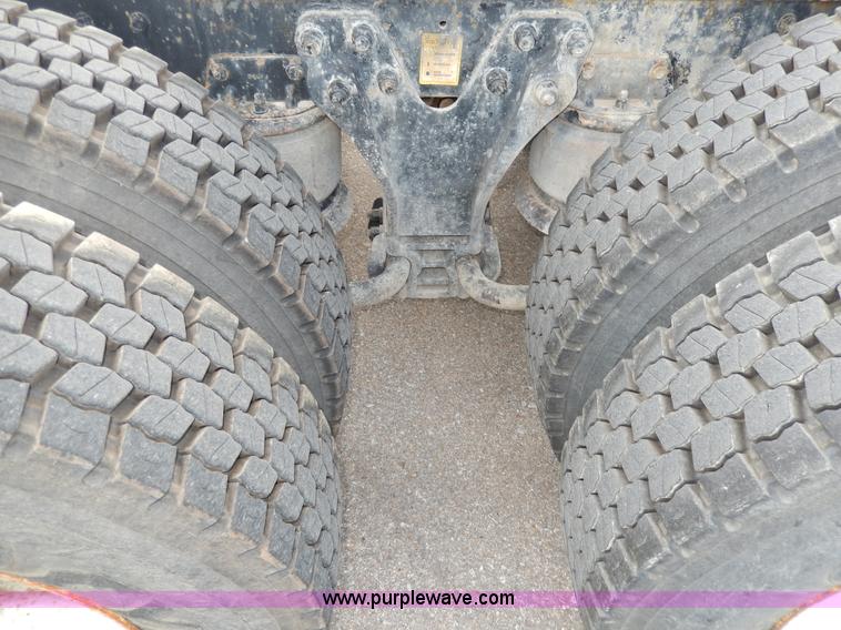 image for item D8115 1996 Kenworth T823 semi truck