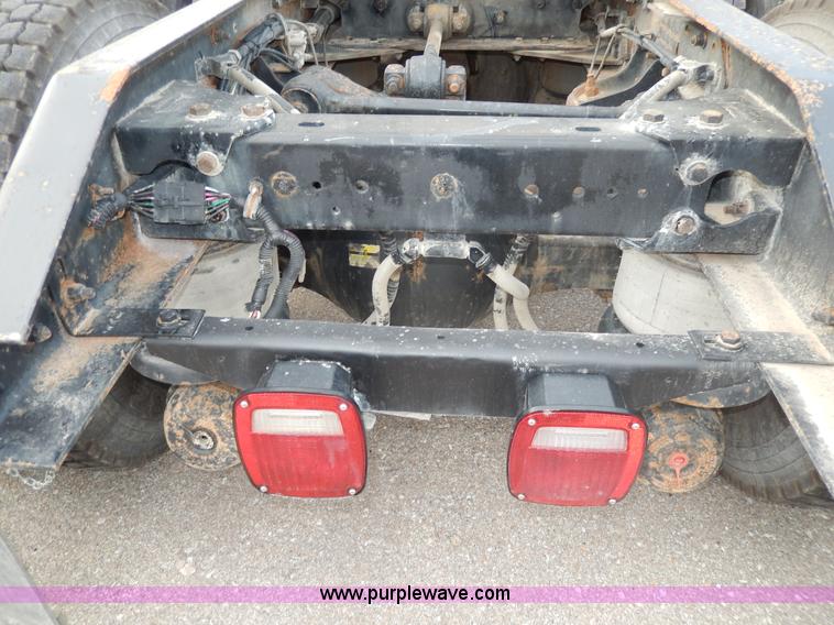 image for item D8115 1996 Kenworth T823 semi truck