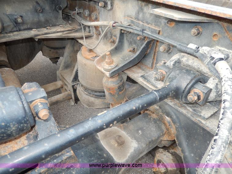 image for item D8115 1996 Kenworth T823 semi truck