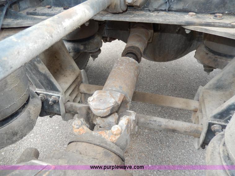 image for item D8115 1996 Kenworth T823 semi truck