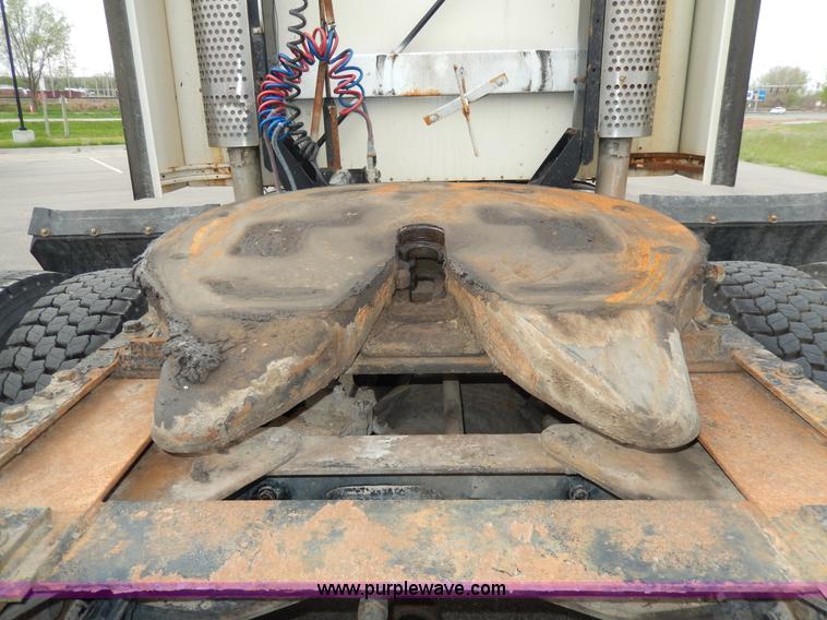 image for item D8115 1996 Kenworth T823 semi truck