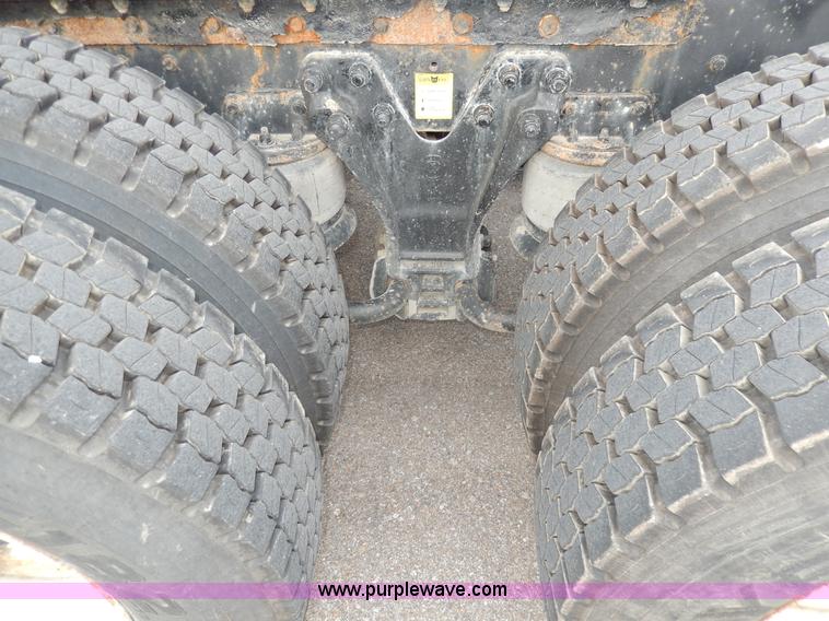 image for item D8115 1996 Kenworth T823 semi truck