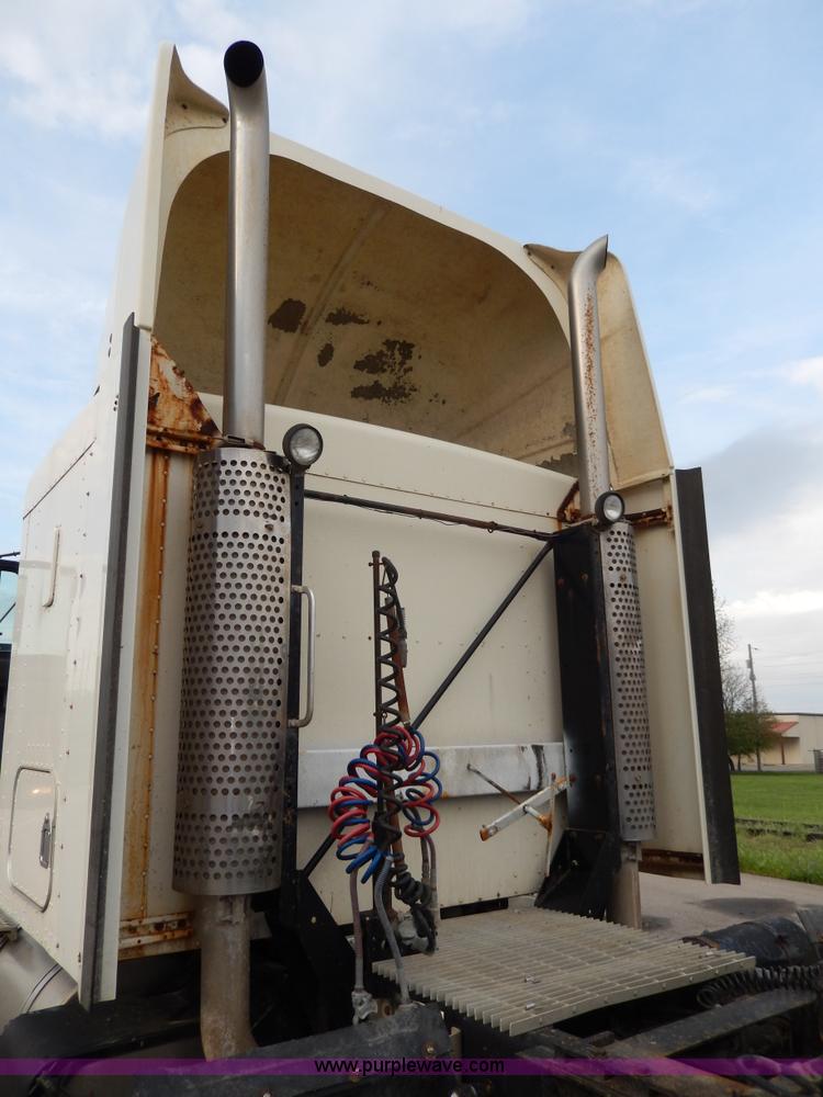 image for item D8115 1996 Kenworth T823 semi truck