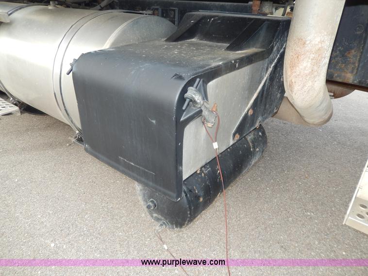 image for item D8115 1996 Kenworth T823 semi truck