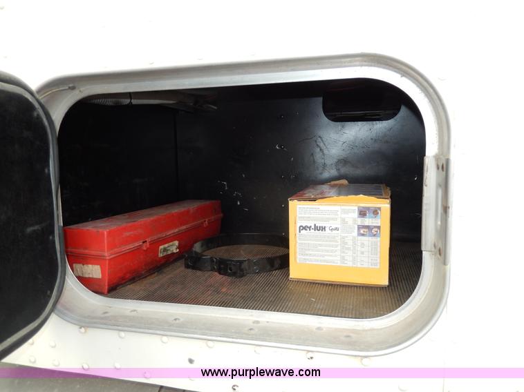 image for item D8115 1996 Kenworth T823 semi truck