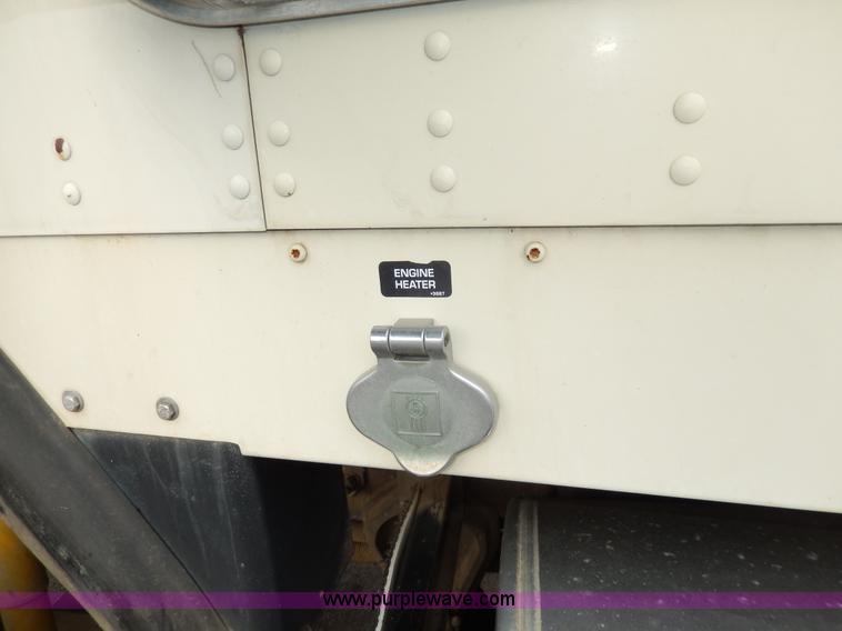 image for item D8115 1996 Kenworth T823 semi truck