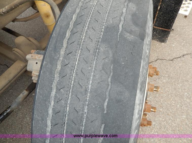 image for item D8115 1996 Kenworth T823 semi truck