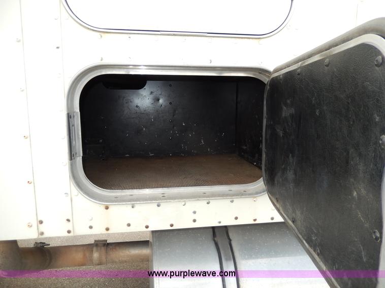 image for item D8115 1996 Kenworth T823 semi truck