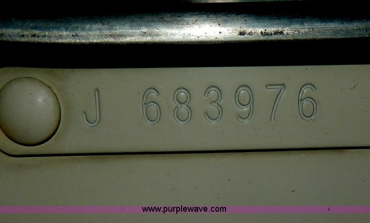 image for item D8115 1996 Kenworth T823 semi truck