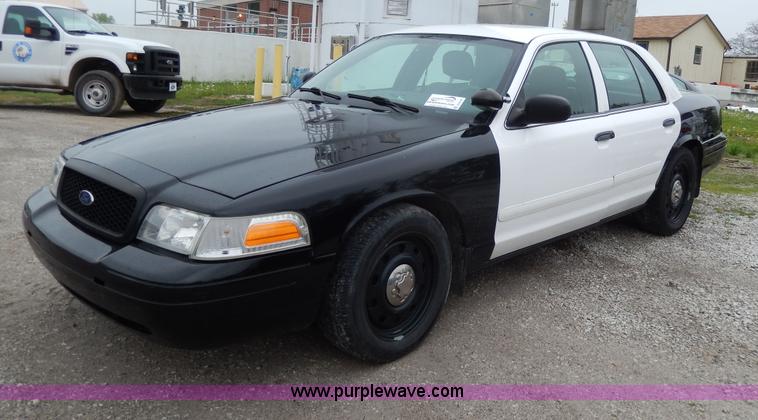 image for item D8137 2006 Ford Crown Victoria Police Interceptor