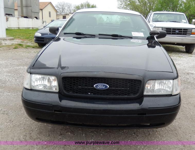 image for item D8137 2006 Ford Crown Victoria Police Interceptor
