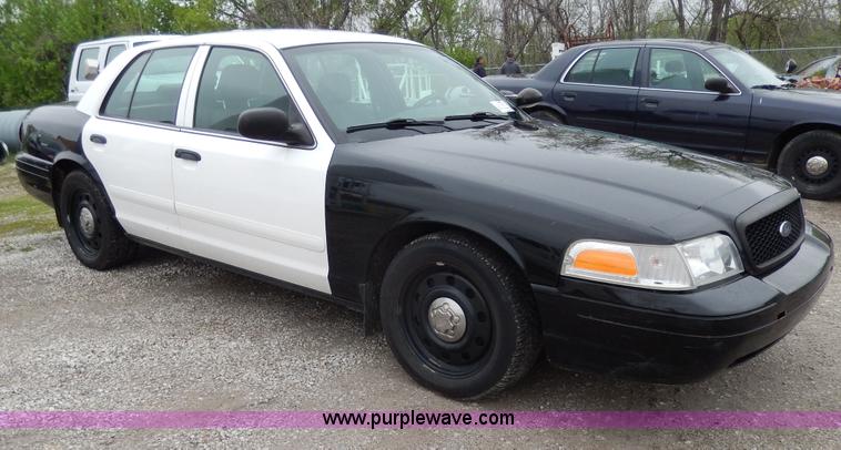 image for item D8137 2006 Ford Crown Victoria Police Interceptor
