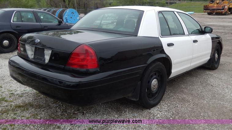 image for item D8137 2006 Ford Crown Victoria Police Interceptor