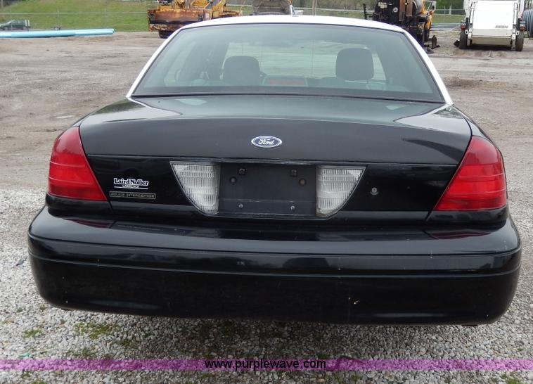 image for item D8137 2006 Ford Crown Victoria Police Interceptor