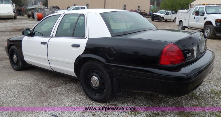 image for item D8137 2006 Ford Crown Victoria Police Interceptor