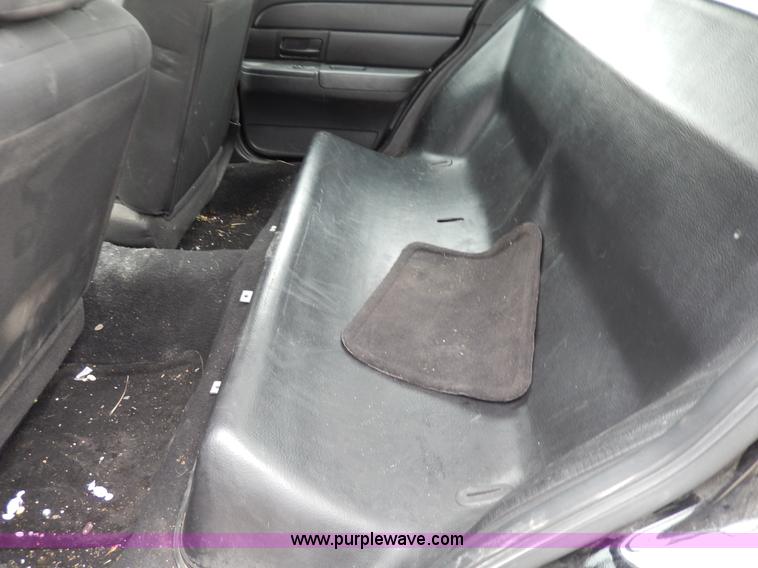 image for item D8137 2006 Ford Crown Victoria Police Interceptor