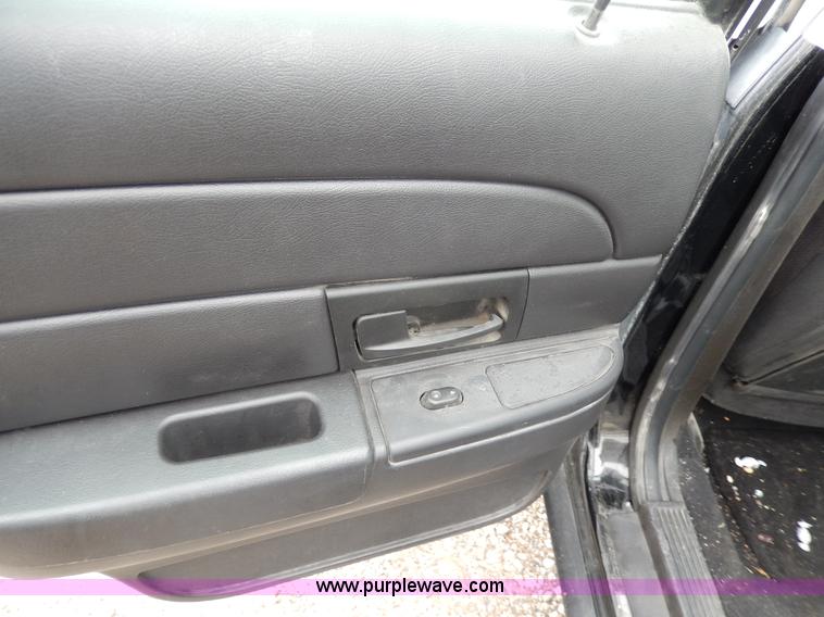 image for item D8137 2006 Ford Crown Victoria Police Interceptor