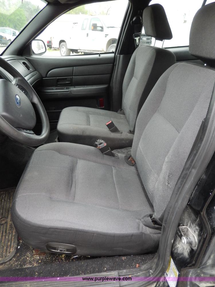 image for item D8137 2006 Ford Crown Victoria Police Interceptor