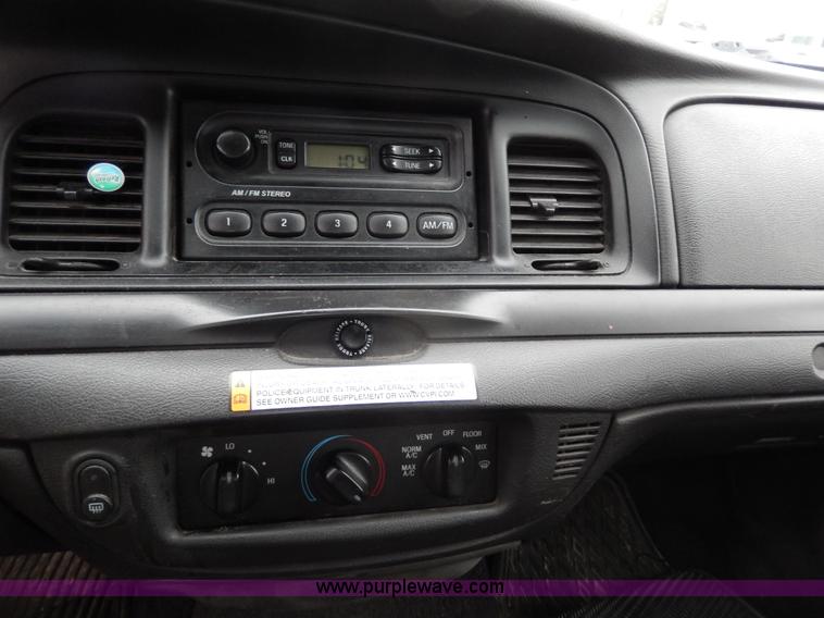 image for item D8137 2006 Ford Crown Victoria Police Interceptor