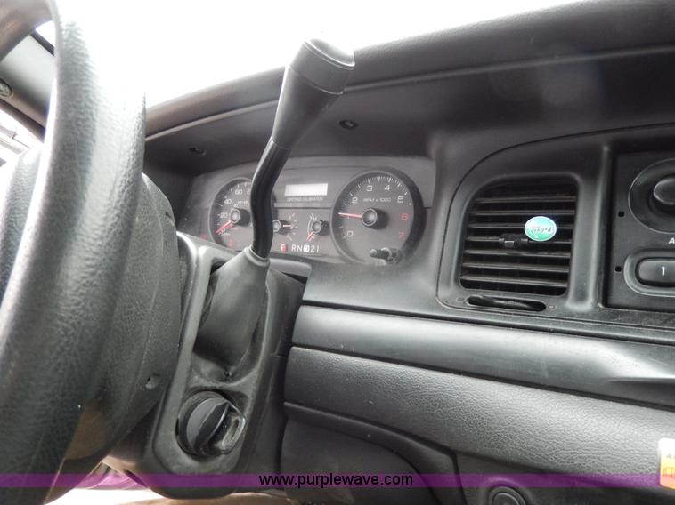 image for item D8137 2006 Ford Crown Victoria Police Interceptor