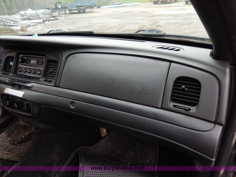 image for item D8137 2006 Ford Crown Victoria Police Interceptor