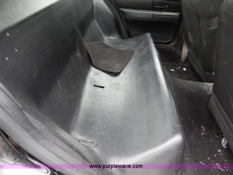 image for item D8137 2006 Ford Crown Victoria Police Interceptor