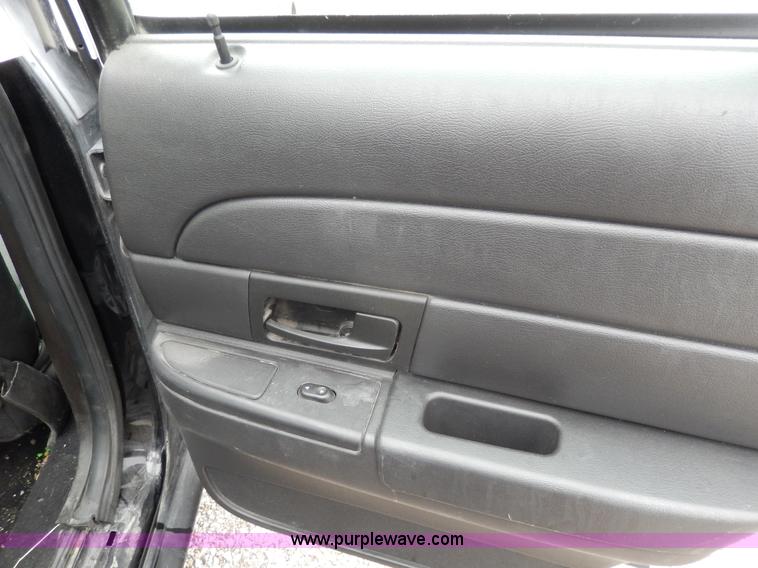 image for item D8137 2006 Ford Crown Victoria Police Interceptor