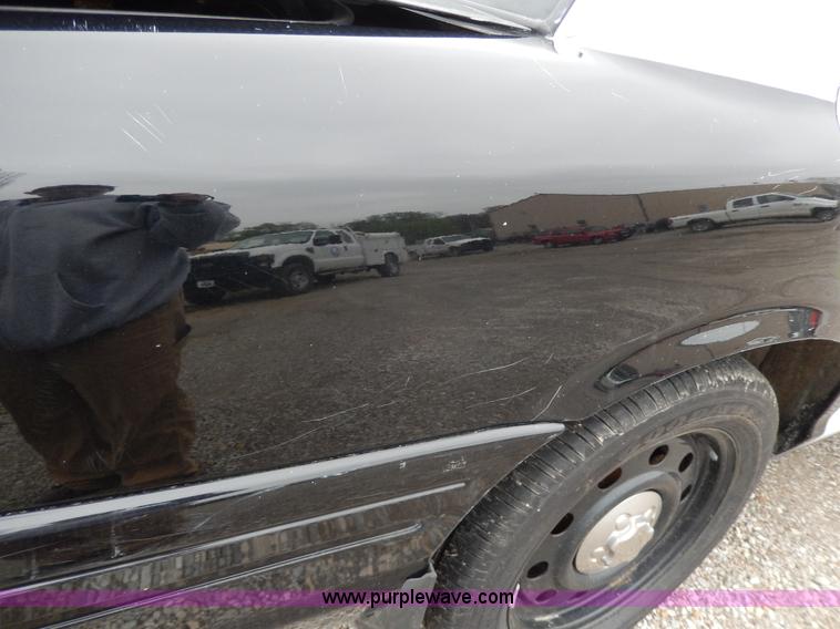 image for item D8137 2006 Ford Crown Victoria Police Interceptor