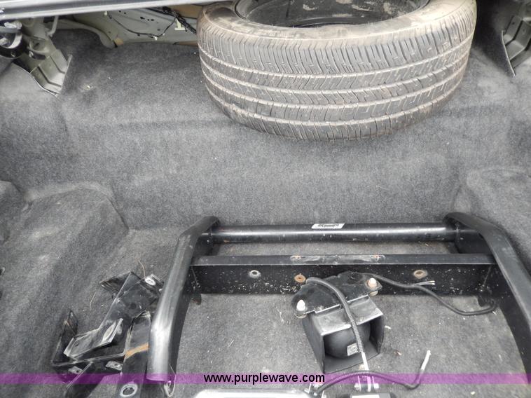 image for item D8137 2006 Ford Crown Victoria Police Interceptor