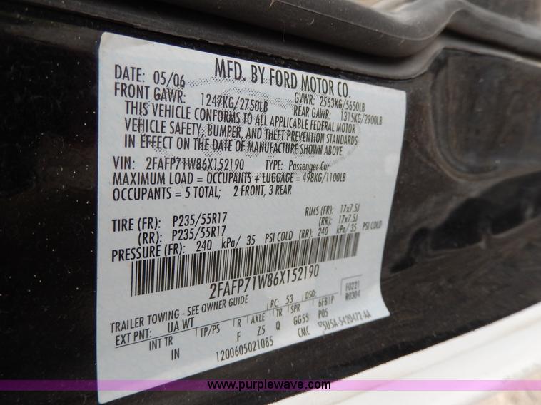 image for item D8137 2006 Ford Crown Victoria Police Interceptor