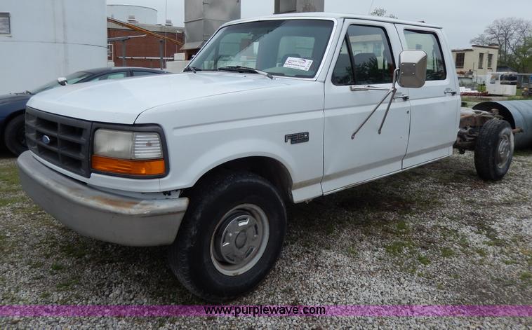 image for item D8138 1993 Ford F350 XL Crew Cab truck cab and chassis