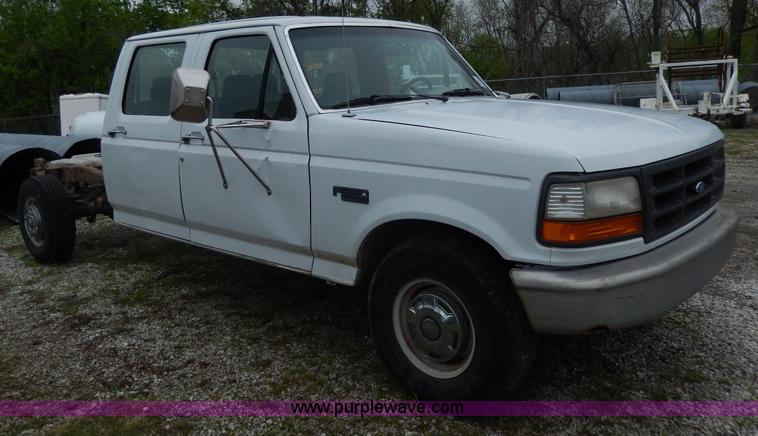 image for item D8138 1993 Ford F350 XL Crew Cab truck cab and chassis