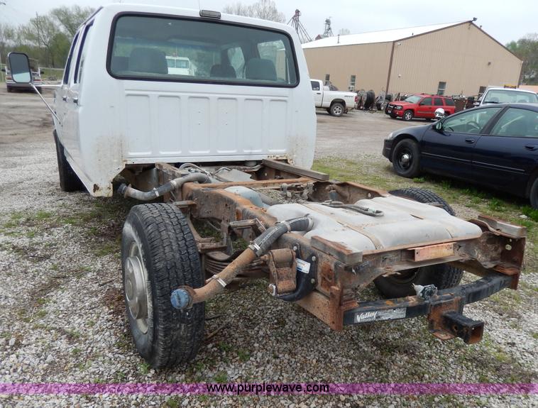 image for item D8138 1993 Ford F350 XL Crew Cab truck cab and chassis