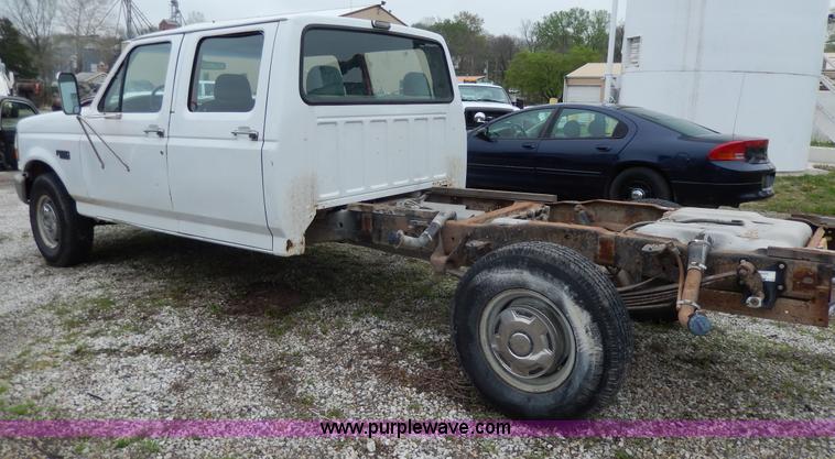 image for item D8138 1993 Ford F350 XL Crew Cab truck cab and chassis