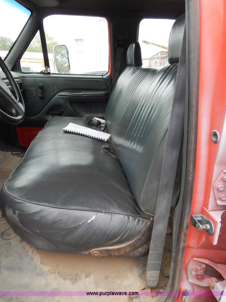 image for item D8138 1993 Ford F350 XL Crew Cab truck cab and chassis