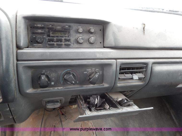 image for item D8138 1993 Ford F350 XL Crew Cab truck cab and chassis