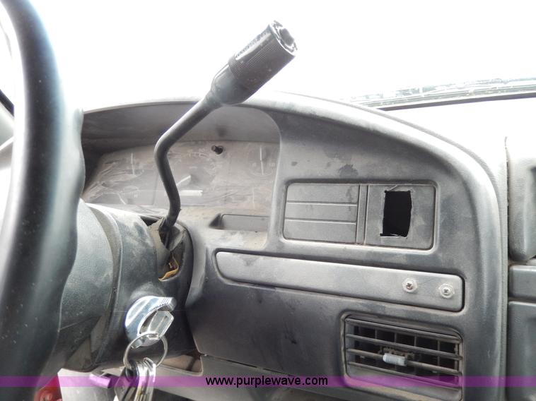 image for item D8138 1993 Ford F350 XL Crew Cab truck cab and chassis