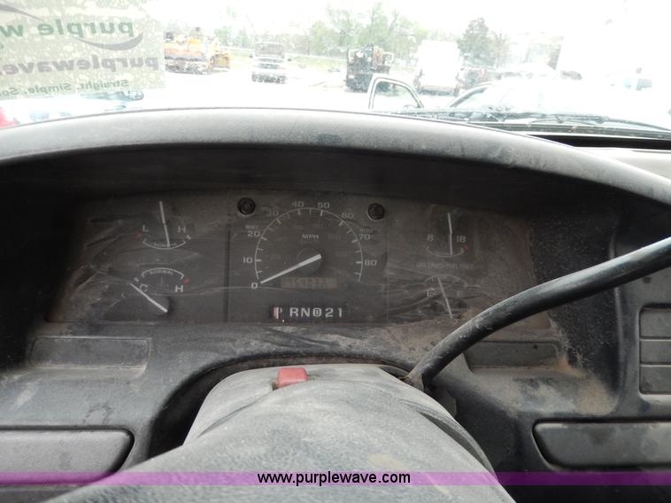 image for item D8138 1993 Ford F350 XL Crew Cab truck cab and chassis